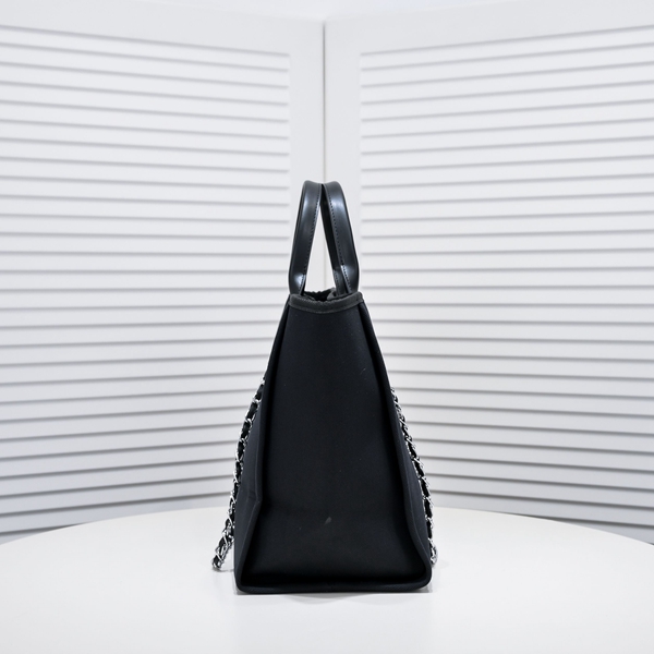 シャネルバッグ背面デザイン